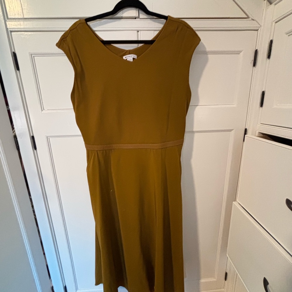 Athleta Ryder Gold Dress 1X Open Back Ribbed Top Pockets Stretch Comfort EUC